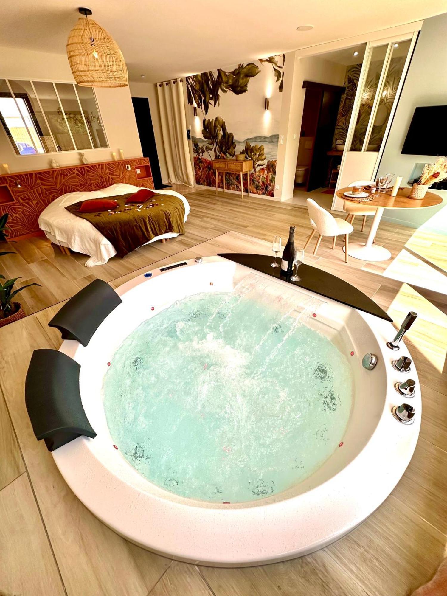 Les Suites Du Payre - Suite Romance Saint-Hilaire-de-Talmont Ngoại thất bức ảnh
