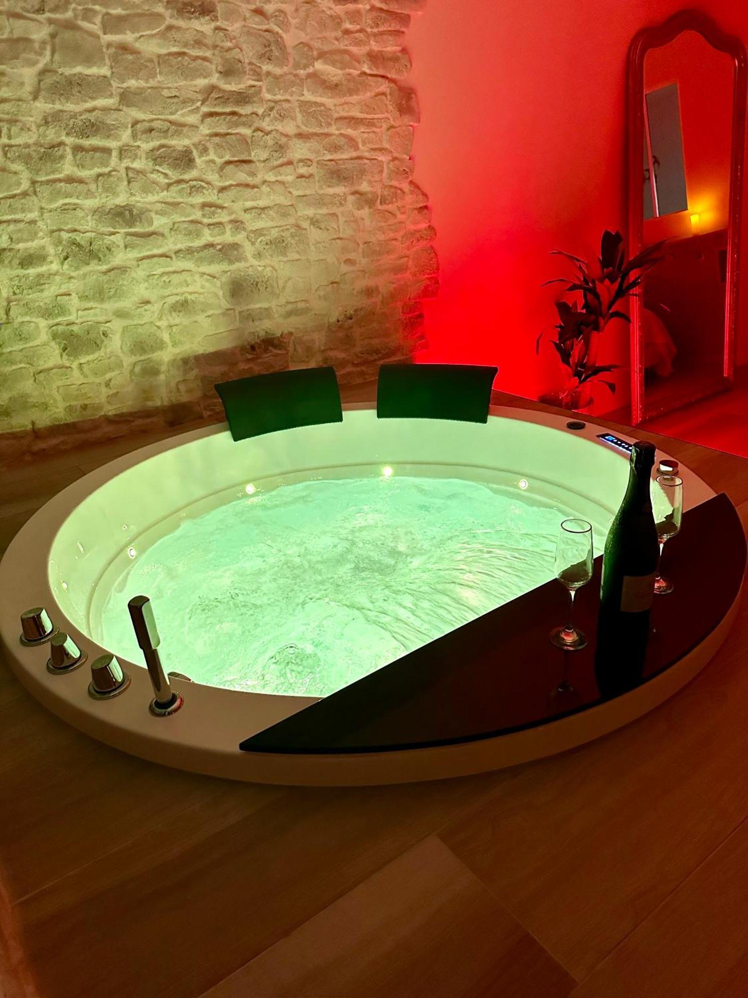 Les Suites Du Payre - Suite Romance Saint-Hilaire-de-Talmont Ngoại thất bức ảnh