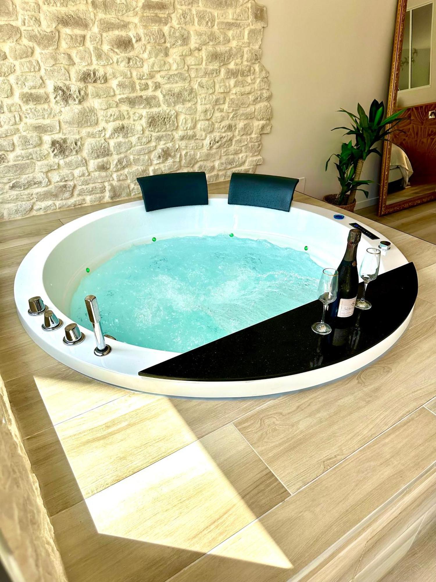 Les Suites Du Payre - Suite Romance Saint-Hilaire-de-Talmont Ngoại thất bức ảnh
